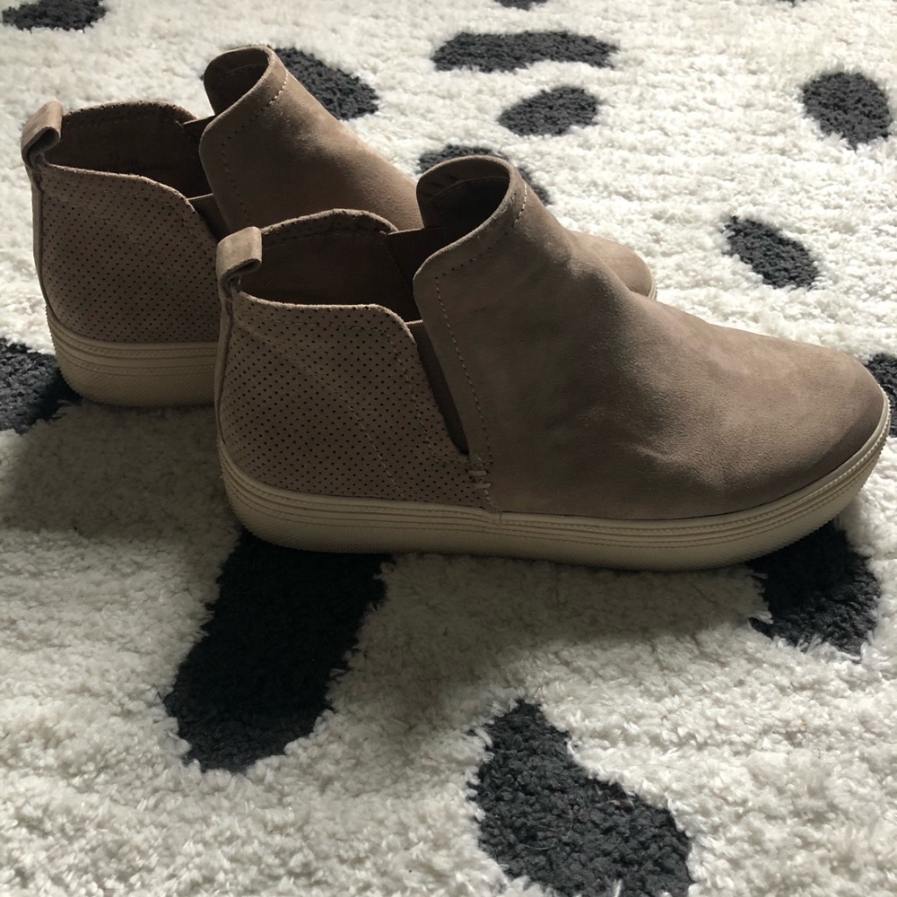 Universal Thread Sneakers